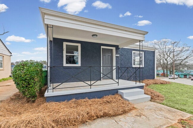 Photo - 934 Garibaldi St SW