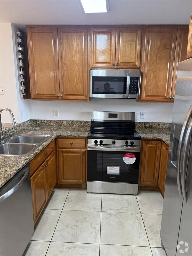 Building Photo - 8710 N Sherman Cir Unit 101 Rental