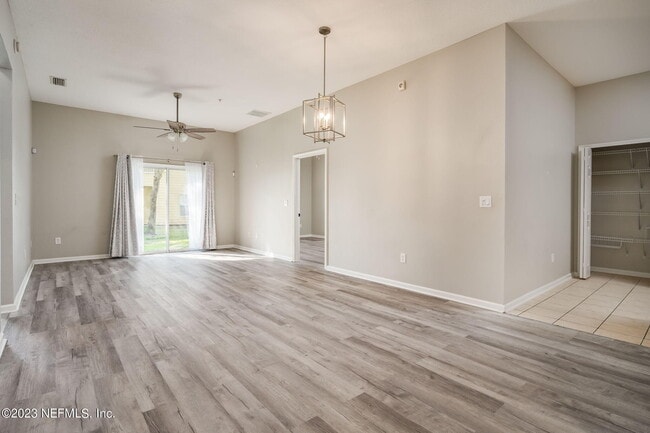 Photo - 7064 Deer Lodge Cir Unidad 104