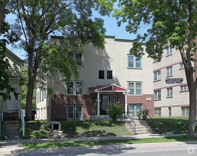Varsity Apartments - Varsity Apartments