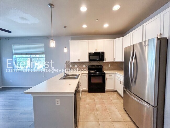 Photo - 3 Bed/2.5 Bath Townhome with Modern Amenities / Available Now!