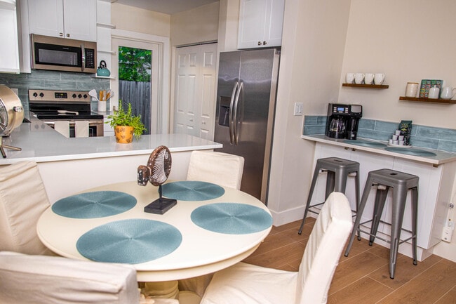 Photo - 1433 NE 23rd St