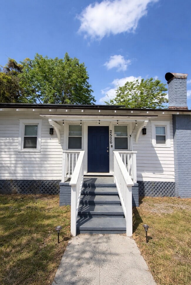 Photo - 2526 Phyllis St