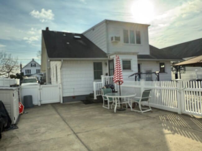 Building Photo - 1977 Miller Pl Unit 2