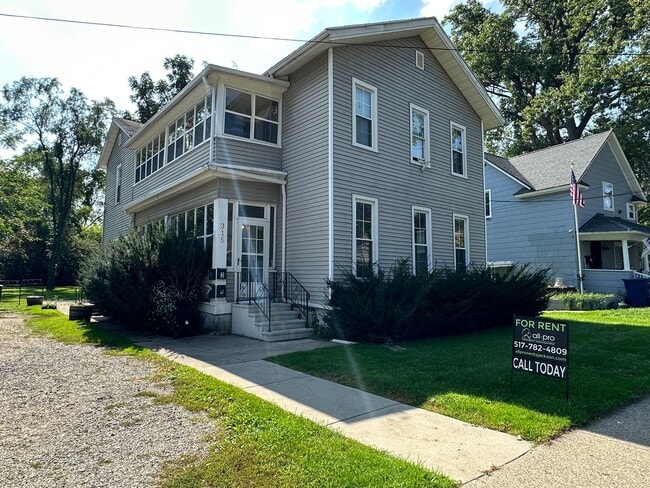 Building Photo - 315 W Trail St Unit Apt #3