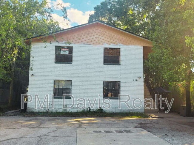 Building Photo - 2984 Myra St Unit 3