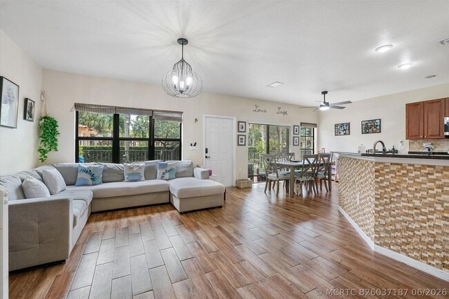 Photo - 4755 Cypress Street