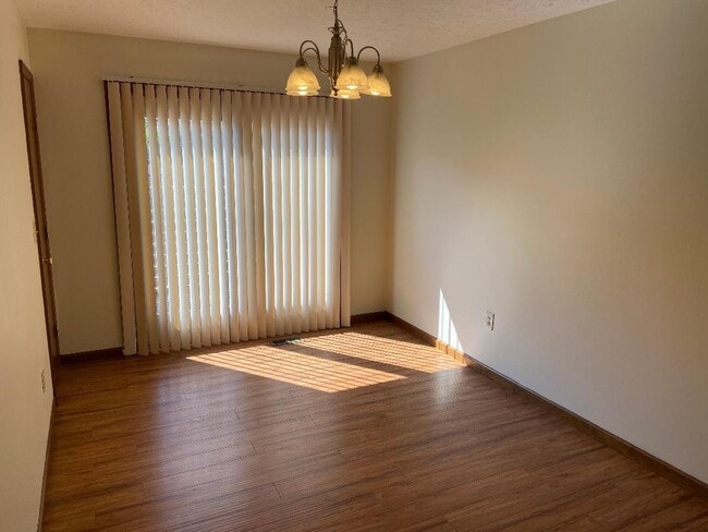 Photo - 3275 Willington Dr