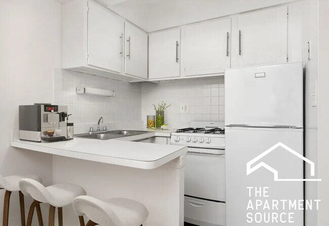 Photo - 544 W Melrose St Unit 353