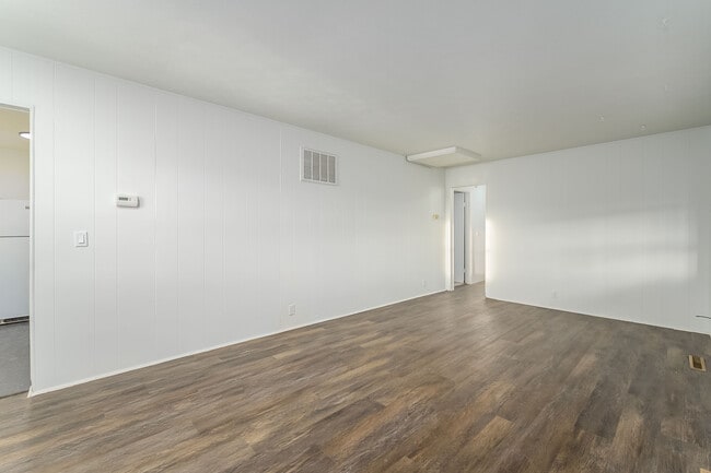 Photo - 1036 East 61st St N