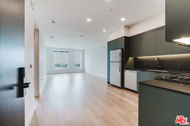 Building Photo - 10601 Washington Blvd Unit 728 Rental