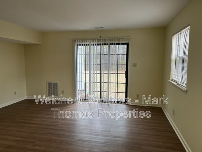 Photo - 215 Bridgefield Pl