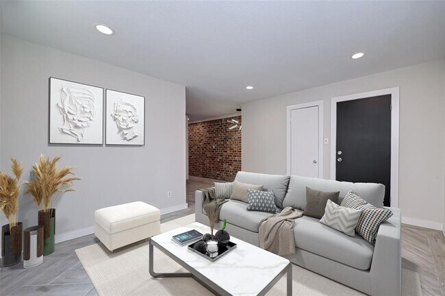 Photo - 1747 Wroxton Ct Unit 2
