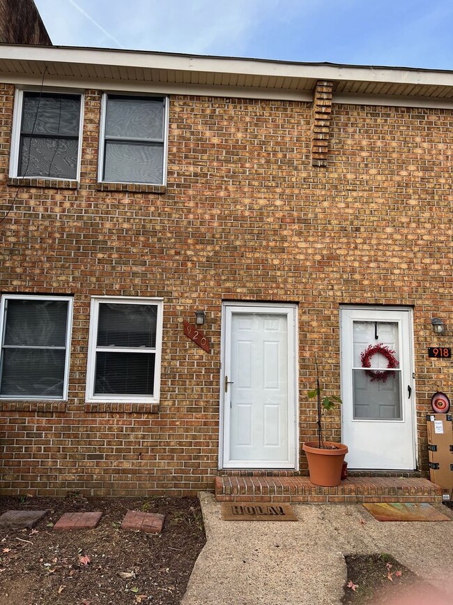 2 STORY TOWNHOME NEAR THE OCEAN FRONT - 2 STORY TOWNHOME NEAR THE OCEAN FRONT