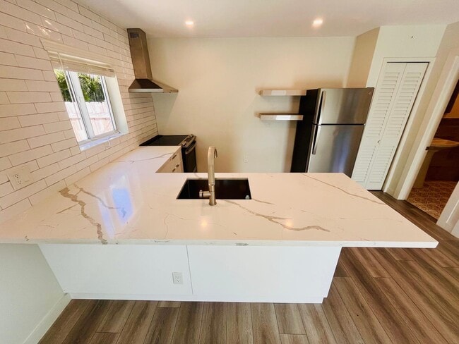 Building Photo - 1215 NE 17th Ave Unit 7