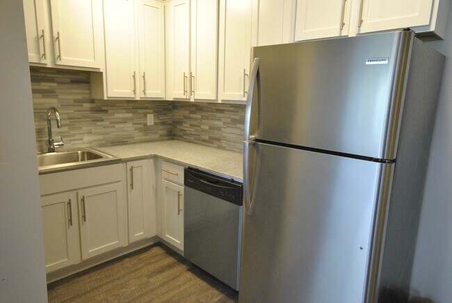 Photo - 728 S Main St