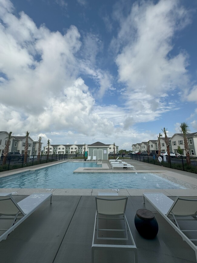 Las Colinas Townhomes - Las Colinas Townhomes