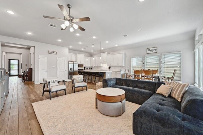 Photo - 132 Cyrus Milton Dr