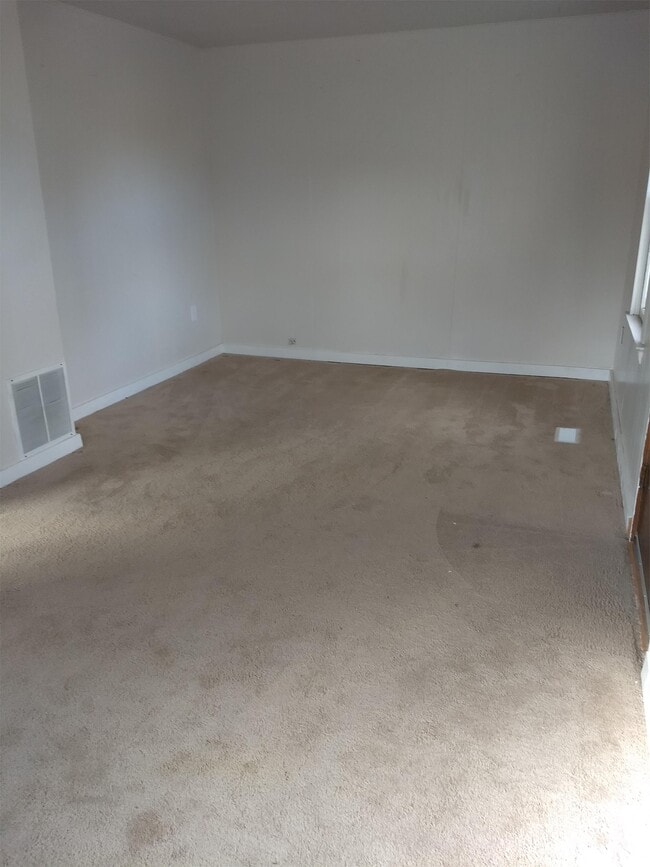 Photo - 319 W 15th Ave