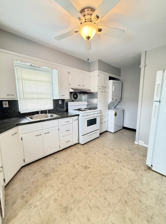 Photo - 60 Oak St Apartments Unit 2