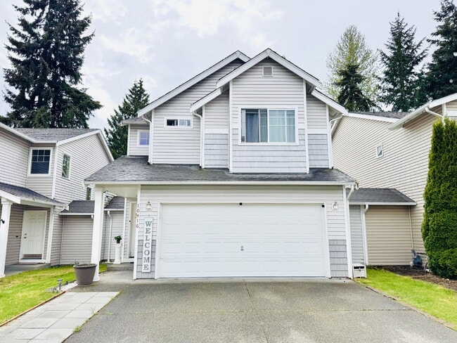 Building Photo - 3 Bedroom and 2.5 Home