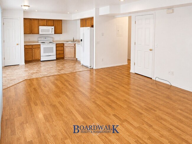 Photo - 582 N Redwood Rd Unit 2