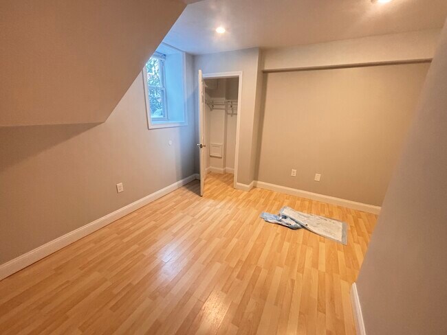 Photo - 10 Strathmore Rd Unit #B