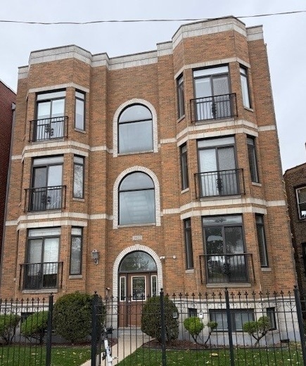 Building Photo - 2022 N Wood St Unit 3S