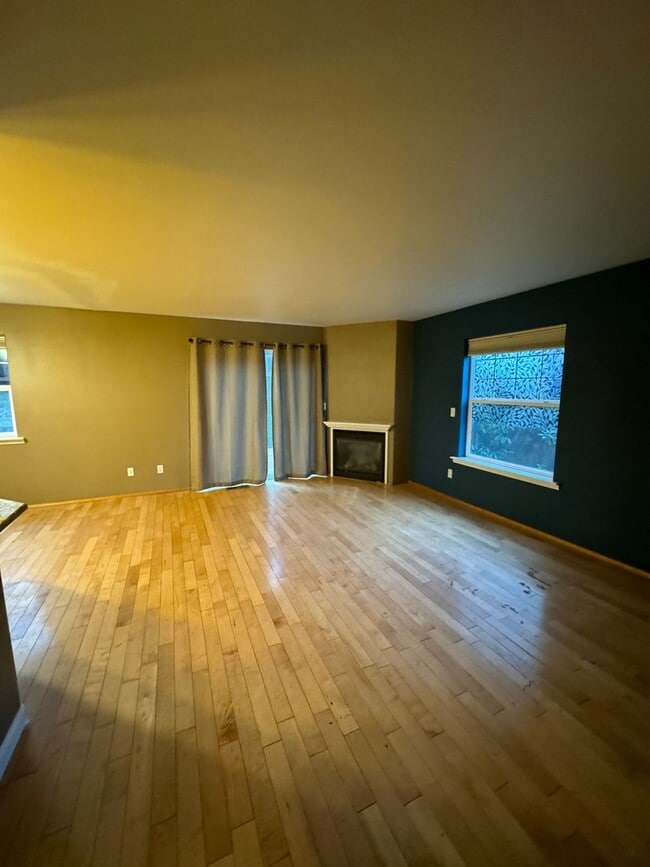 Photo - 3 bedroom 2 1/2 bath two story in Nice Ros...