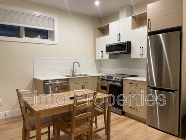 Photo - 8717-8110 110 St NW