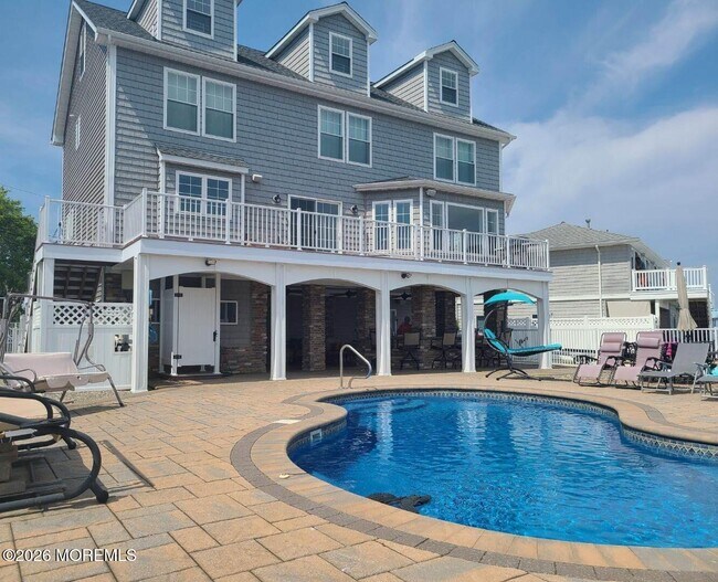 34 Harborside Dr E