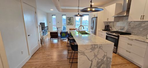 Photo - Spacious 2BR/2BA Condo with Fireplace, Balcony & In-Unit Laundry – Pittsburgh Unidad 503