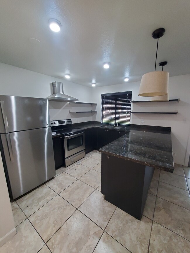 Photo - 1005 W 5th St Unit 104