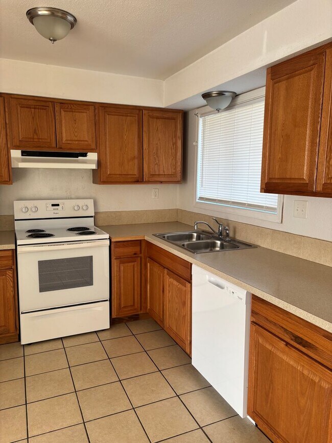 Photo - SFH B 107 - Wilson Lane Duplex Unit 702