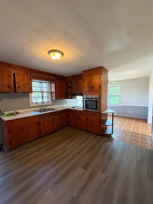 Photo - 708 Springfield Rd