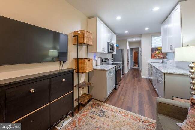 Photo - 2205 Emerald St