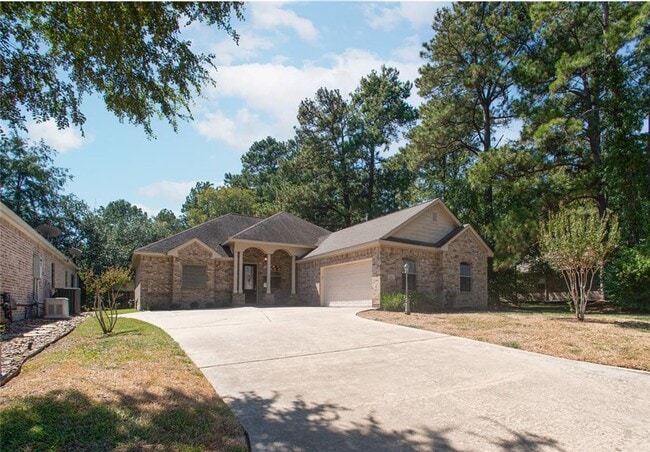 Building Photo - Golf Course Community