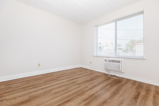 Photo - Andrew Apartments