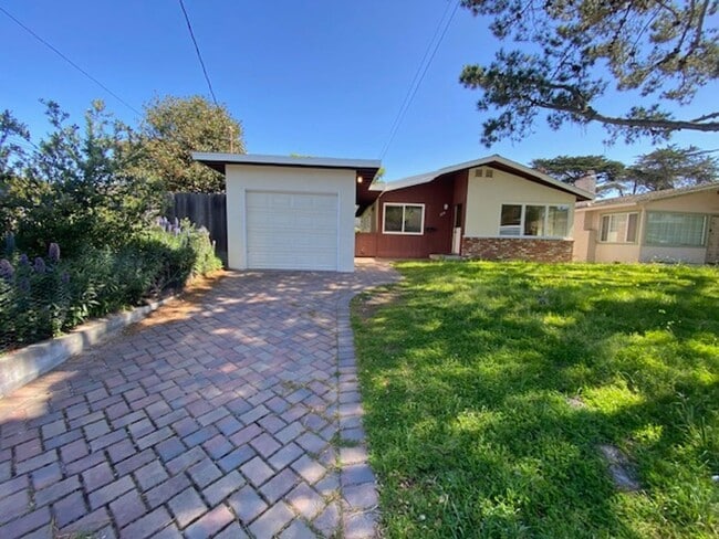 Building Photo - 674 Oak St