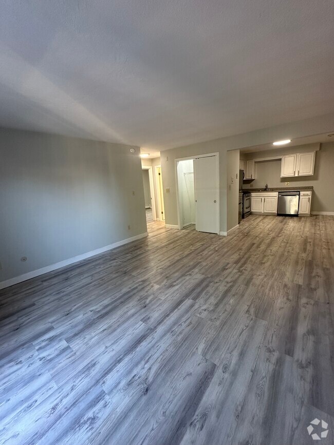 Building Photo - Beacon St Unit 12 Rental