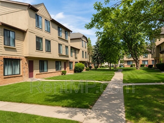 Building Photo - 1825 South Dr