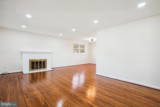Photo - 5201 Montgomery St