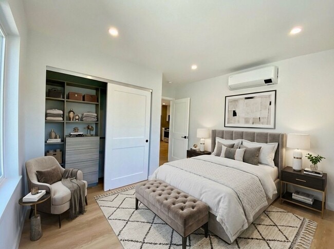 Photo - 3207 W 3rd St