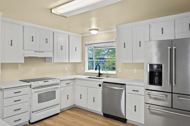 Photo - 6021 98th St NE