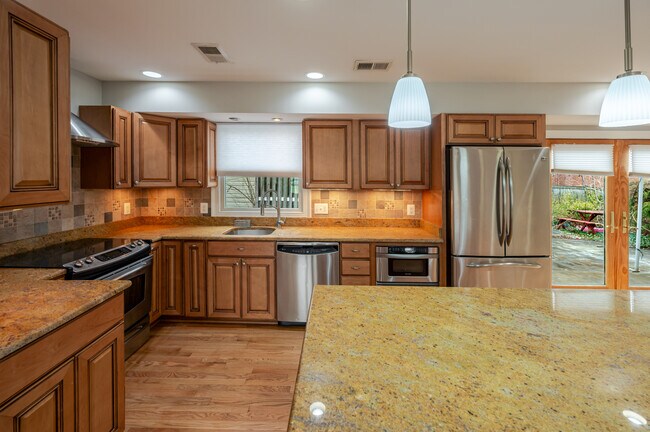 Photo - 5806 Flanders St