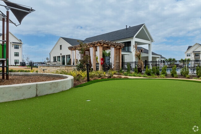 Mini Golf - 3600 Capitol View (Slaughter)