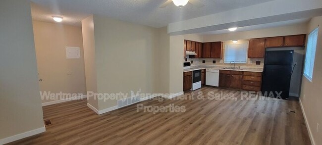 Photo - 1225 N Chestnut St