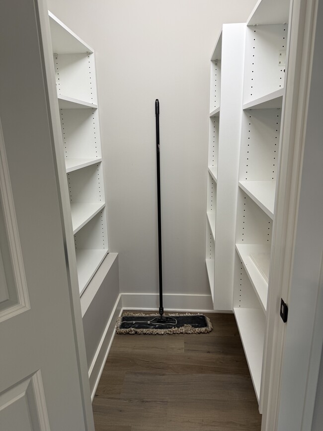 Pantry - 2617 Carew St