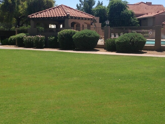 Photo - **BEAUTIFUL 2br/2.5ba TOWNHOME (ELLIOTT & ARIZONA AVE)