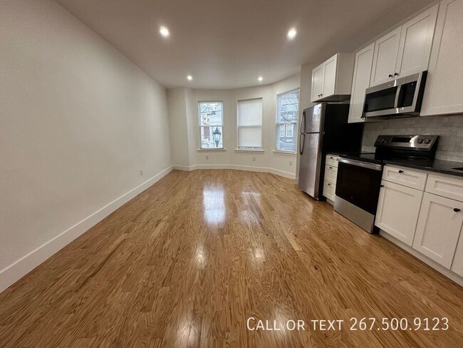 Large, Bi-level, newly renovated 2BR/2BA u... - Large, Bi-level, newly renovated 2BR/2BA u... Apartment Unit 3